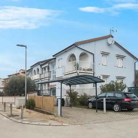 Appartement Cozy In Vabriga With Kitchen *