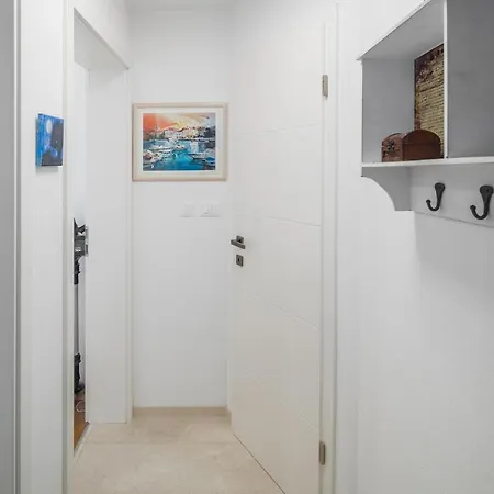 Cozy In Vabriga With Kitchen Appartement *