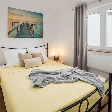 Cozy In Vabriga With Kitchen *