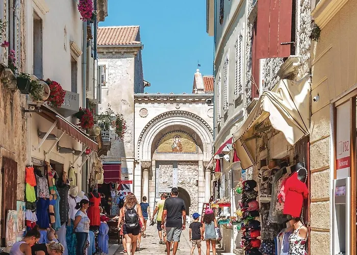 Stunning In Vabriga With Wifi Apartmán